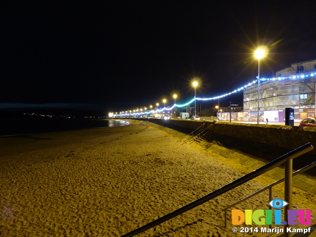 FZ010523 Exmouth Christmas lights on beach promenade